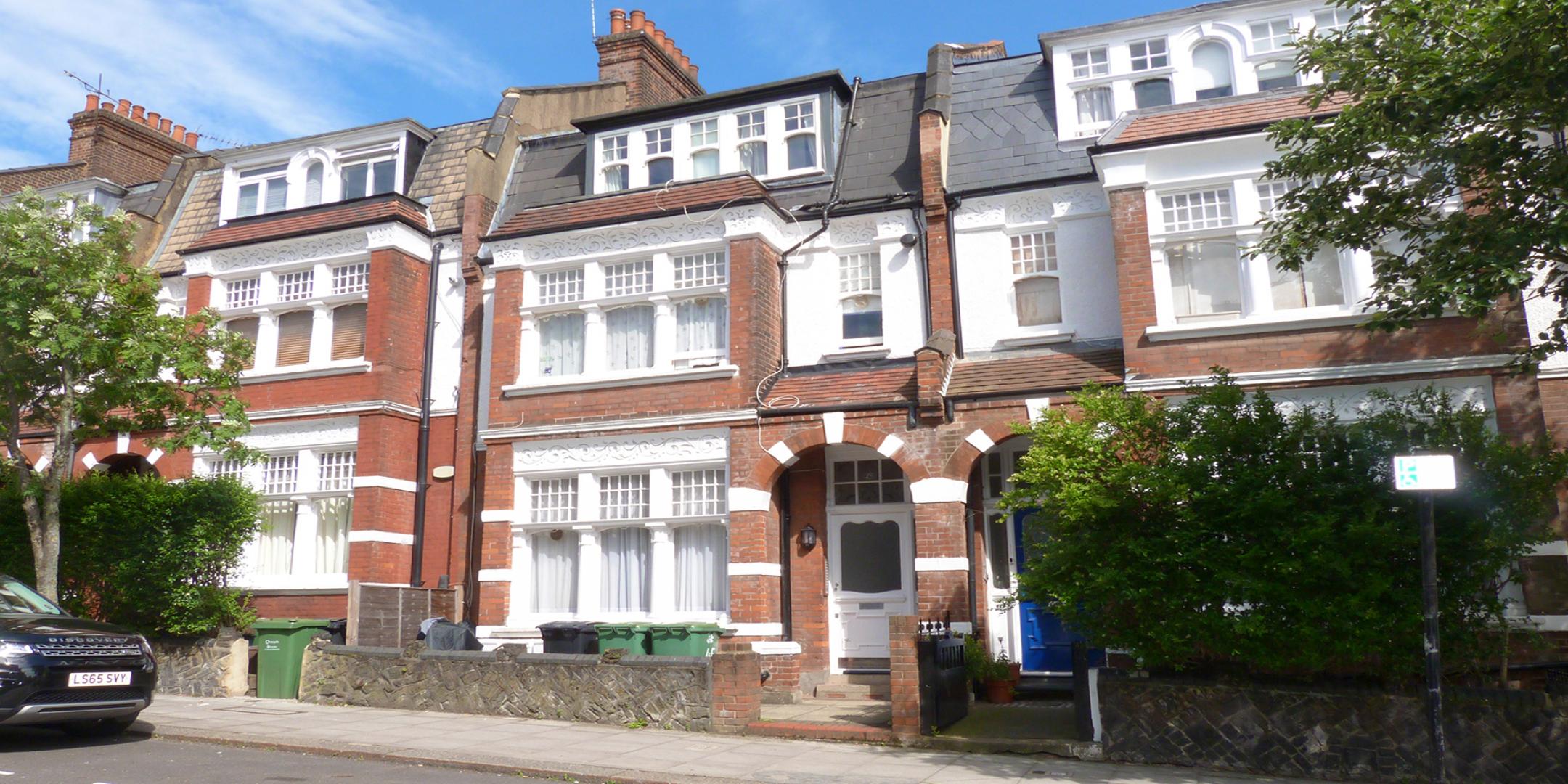 			Studio Apartment, 1 bath, 1 reception Studio			 Glenmore Road, BELSIZE PARK